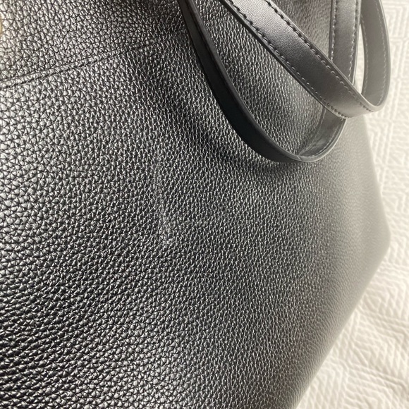 MICHAEL KORS Black Large Leather Commuter Tote from the Jet Set Travel Series - Picture 7 of 7